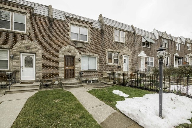 Building Photo - 5823 Newtown Ave
