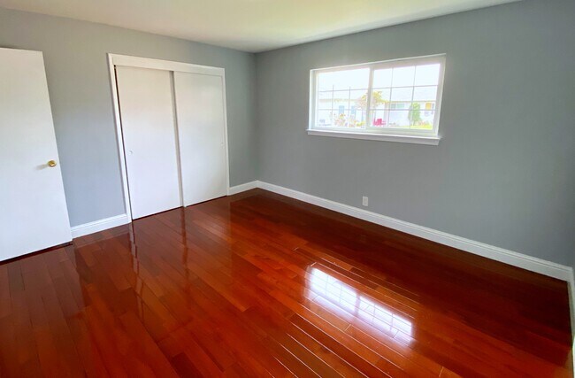 Bedroom - 2135 Royal Dr
