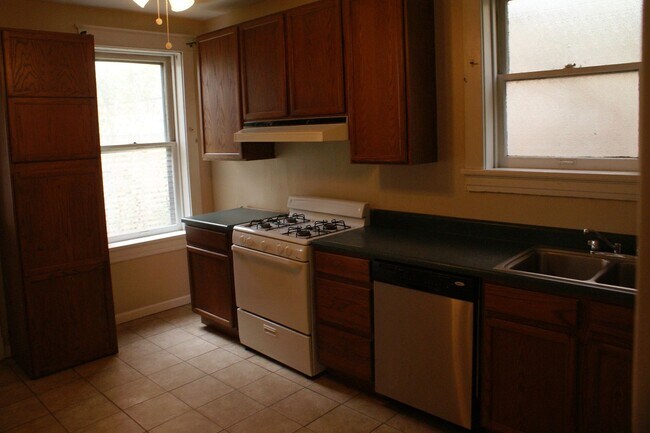 Building Photo - 5847 A S Kingshighway