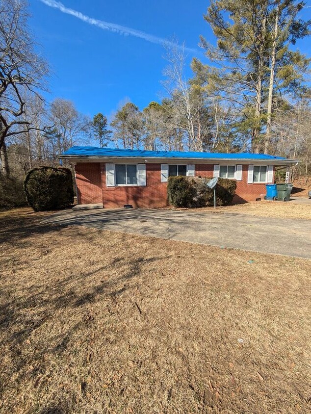 Foto principal - 2BD/1BA Duplex in Hickory