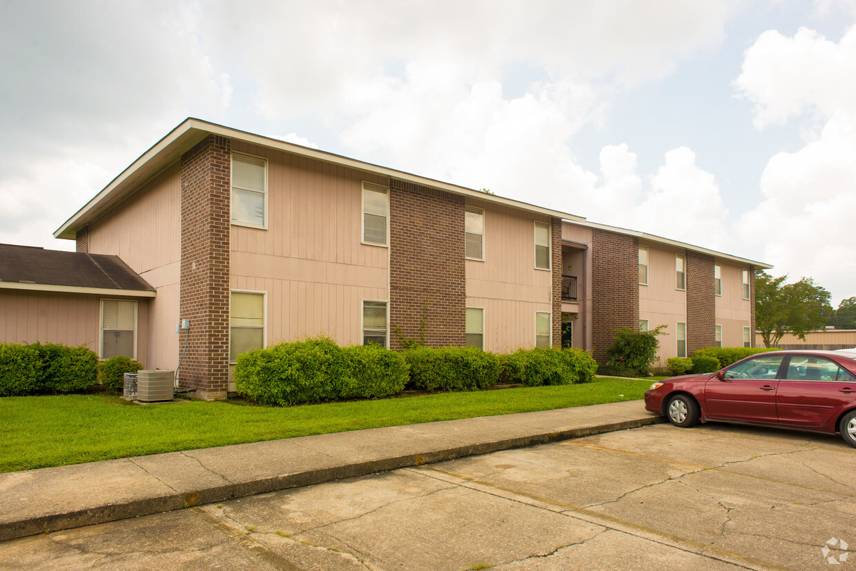 Building Photo - Livingston Manor Apartments