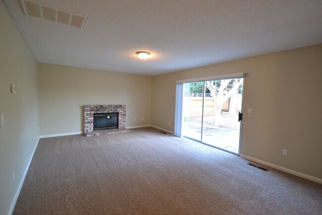 Foto del edificio - 4886 Birkdale Cir
