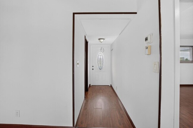 Building Photo - 200 Waterway Dr S