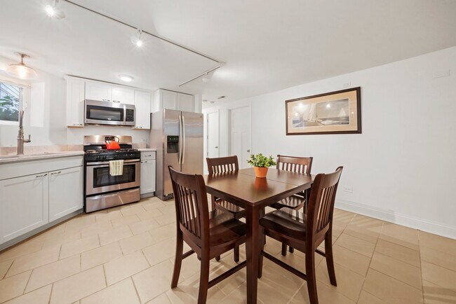 Foto del edificio - 2242 W Giddings St