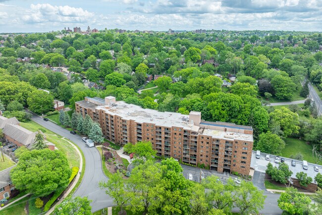Neighborhood Context - Cochran Hall Condominium