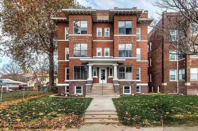 Foto del edificio - 3830 Cass St