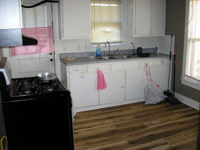 Foto del edificio - 1625 Catherine Dr