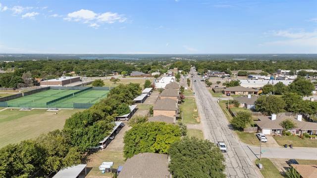 Foto del edificio - 5837 Shadydell Dr