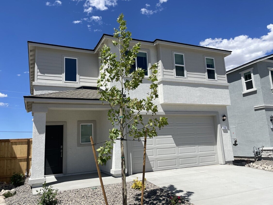 Foto principal - Newer Build Home in Lemmon Valley