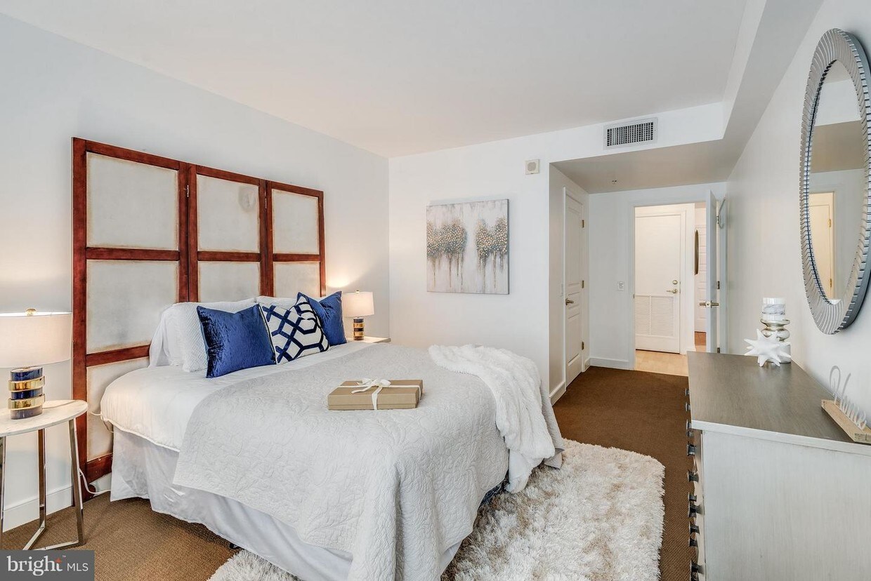 Foto principal - 631 D St NW
