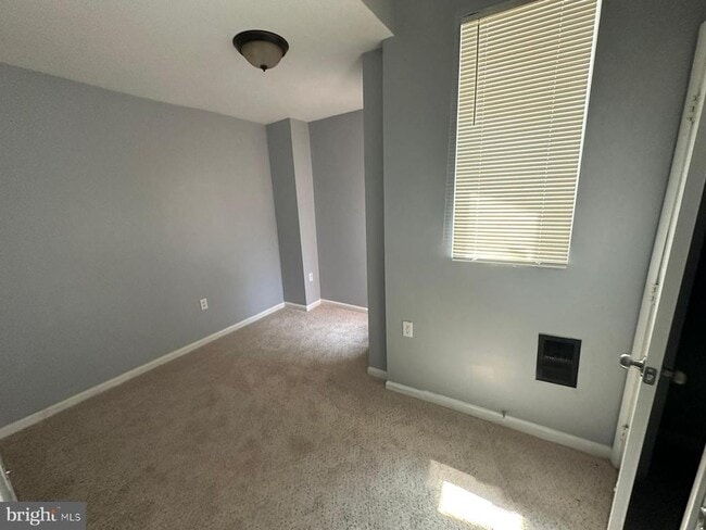 Foto del edificio - 512 S Pulaski St