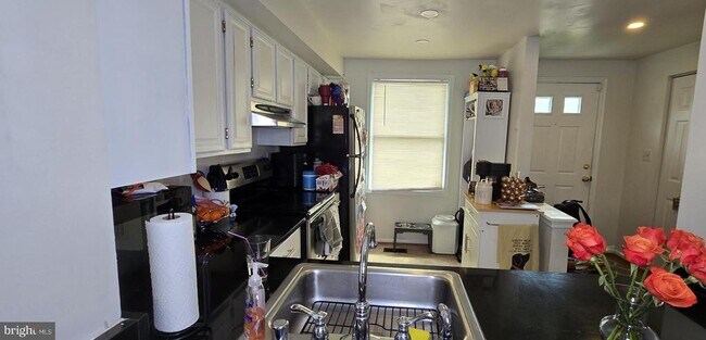 Building Photo - 3591 Laurel View Ct