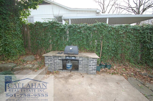 Building Photo - Park Hill 2 Bedroom Home