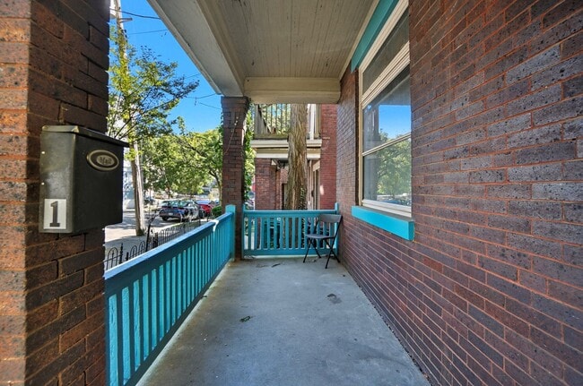 Building Photo - Emming Duplex