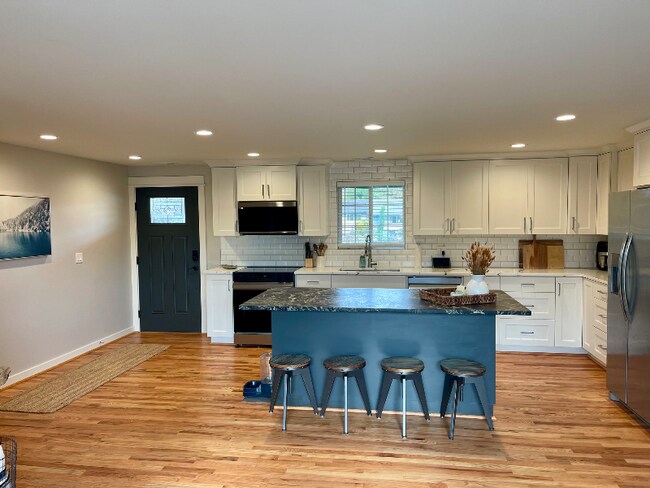 Foto del edificio - 305 Rosewood St