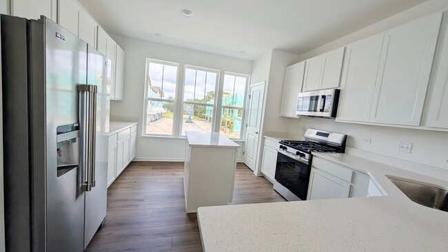 Building Photo - 525 Red Oak Cir