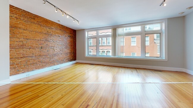 Sala de estar - 313 N Charles St