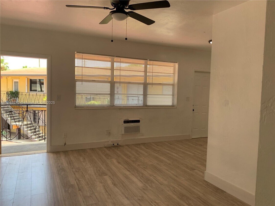 Foto principal - 17051 NE 23rd Ave