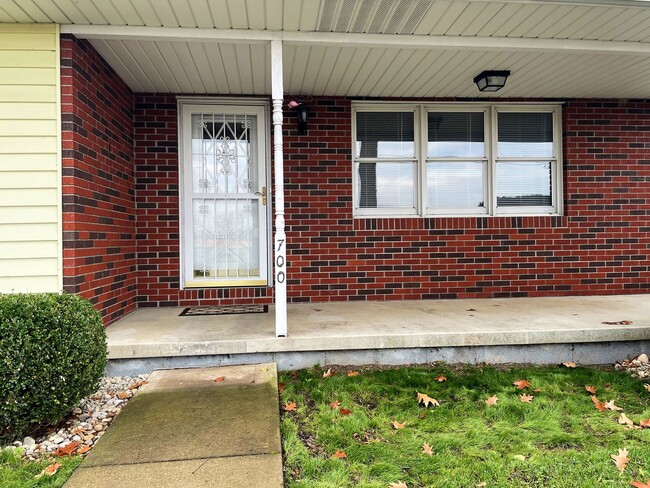Building Photo - 700 S Waggoner Rd
