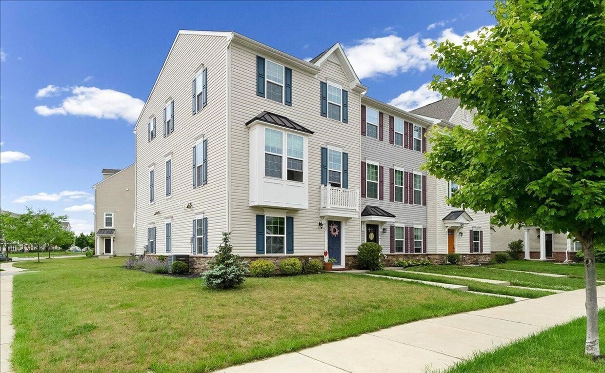 Building Photo - COMING SOON - PARKWAY AT SOUTH RIDGE