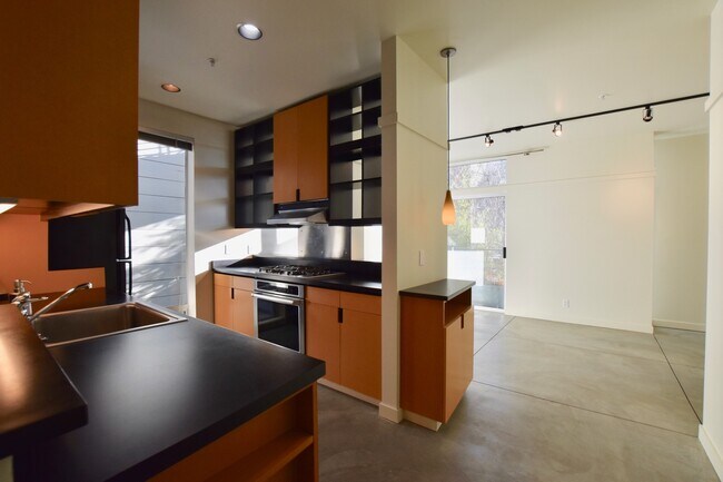 Building Photo - Gorgeous Capitol Hill 1 Bedroom