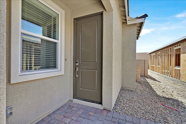 Foto del edificio - Brand new single-story home located in the desirable Sky Canyon