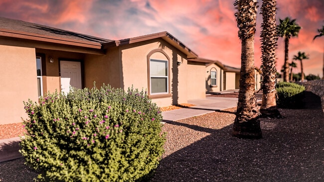 Building Photo - Patriot Palms