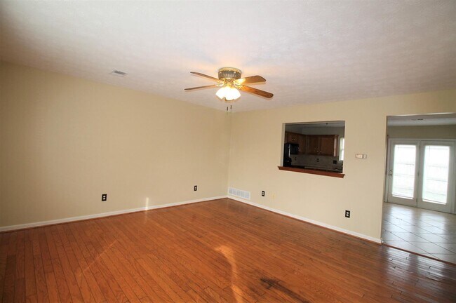 Building Photo - 904 Wabarto Way