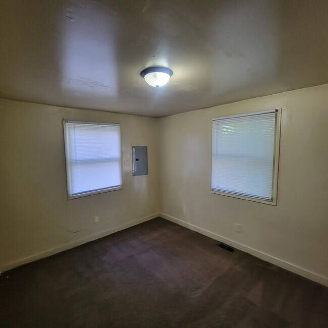 Foto del edificio - Southeast Indy home for Lease, very Quaint!