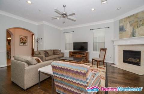 Building Photo - Stunning 3/2.5 townhouse in Royal Oaks Court