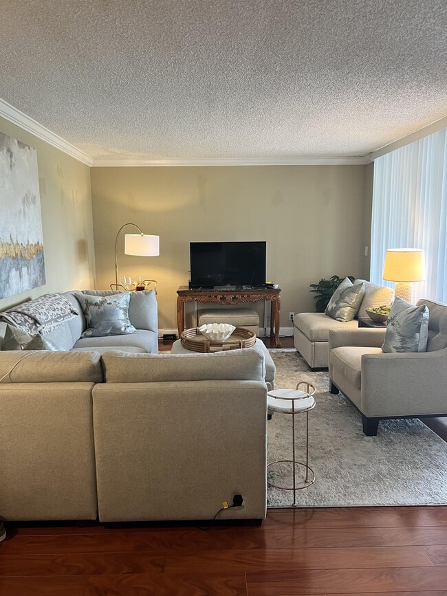 Photo - 2455 Lindell Blvd Townhome