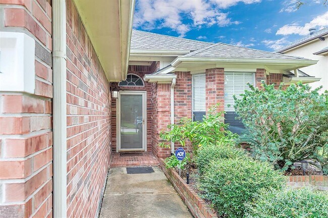 Building Photo - 8011 Kenwell Dr