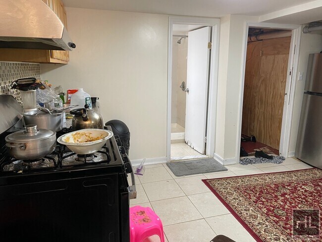 Foto del edificio - 484 Linden Blvd