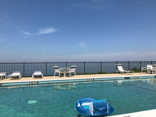 Foto del edificio - 3622 Lakeshore Dr