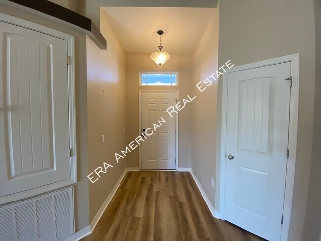 Building Photo - 3/2 Navarre- Move in ready!