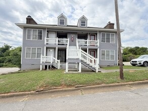 Building Photo - 3929 Highridge Dr SW