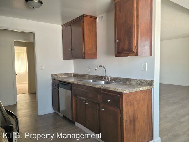 Building Photo - 2 br, 1.5 bath Apartment - 623 S. Greville...