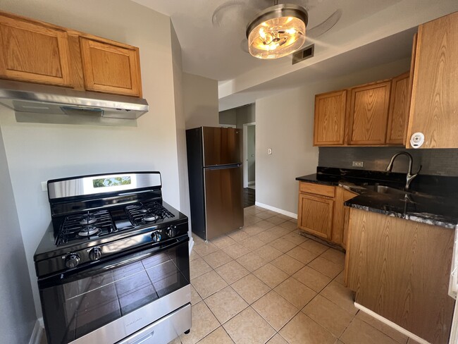 Kitchen - 11341 S Church St