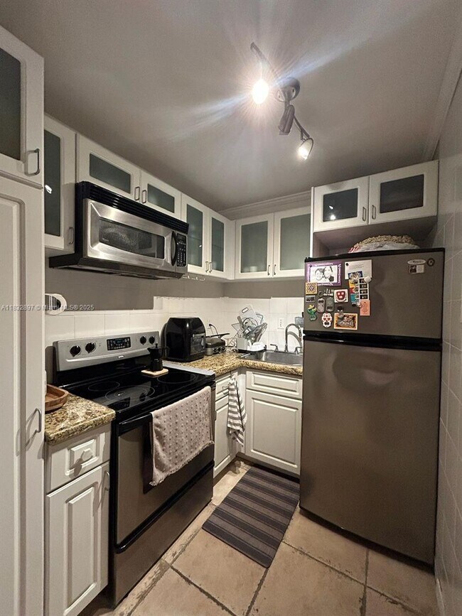 Foto del edificio - 3716 NE 168th St