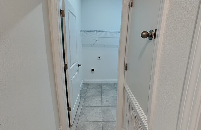 Building Photo - 10923 N Robert Dean Way