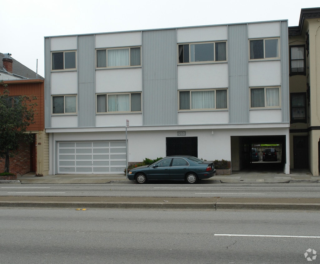 Primary Photo - 1250 19th Ave