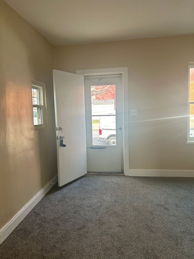 Building Photo - Section 8 considered.  3-bedroom row home in Midtown Harrisburg