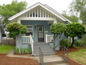 Building Photo - 4611 NE 32nd Ave