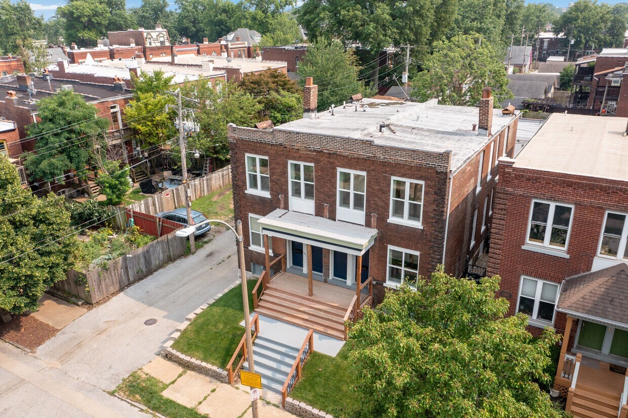 Primary Photo - 3316 Sidney St