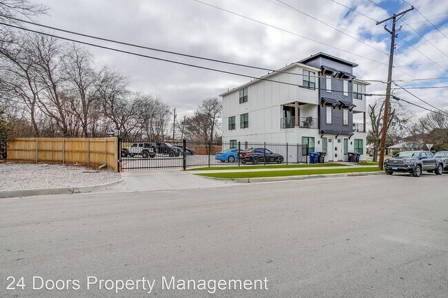 Foto del edificio - 5 br, 5.5 bath House - 2203 W Devitt St