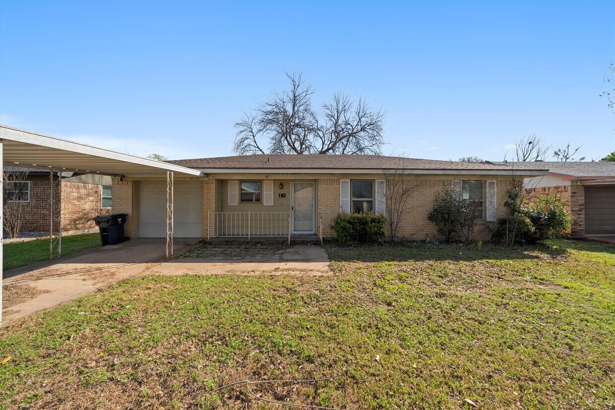 Foto principal - 110 S Oak Dr