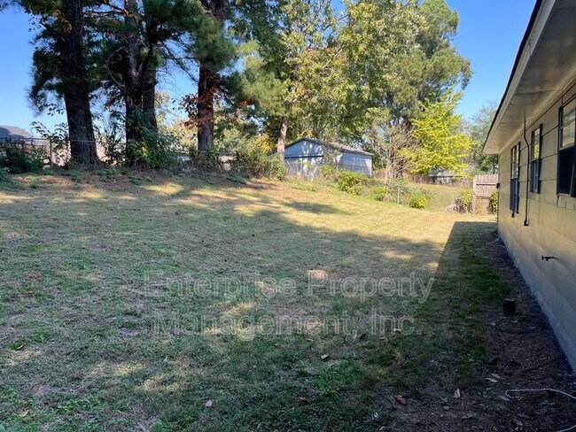 Building Photo - 4575 Spring Glen Dr