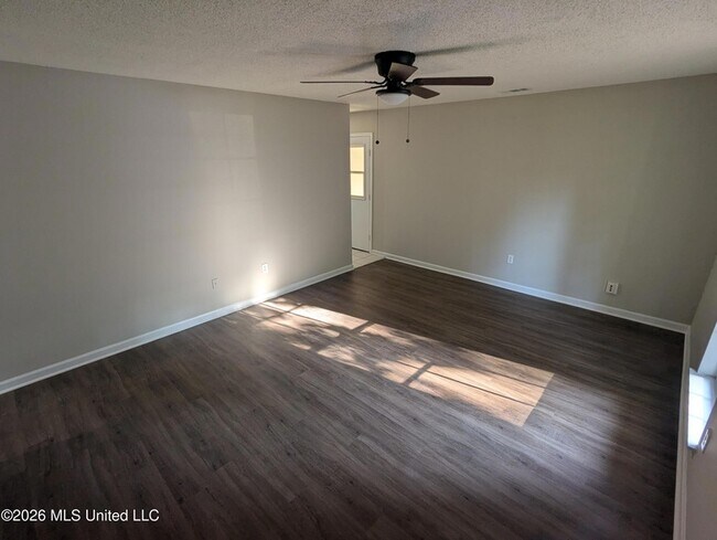 Foto del edificio - 8375 Old Forge Rd