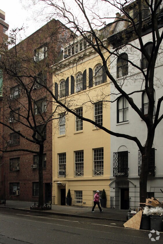 Building Photo - 14 W 9th St