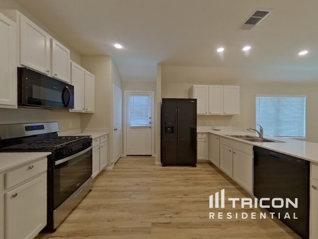 Foto del edificio - 10511 Pineland Dr